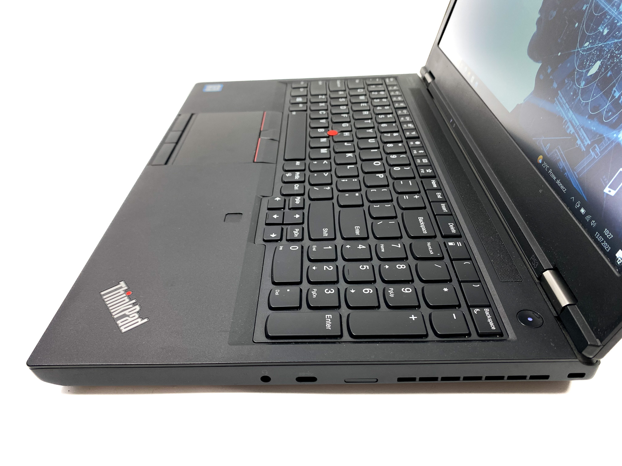 Lenovo ThinkPad P53 - Wydajność i mobilność dla profesjonalistów Szukasz laptopa, który poradzi sobie z najbardziej wymagającymi zadaniami? ThinkPad P53 to potężna stacja robocza w mobilnej obudowie, stworzona z myślą o profesjonalistach, którzy potrzebują niezawodnego narzędzia do pracy.