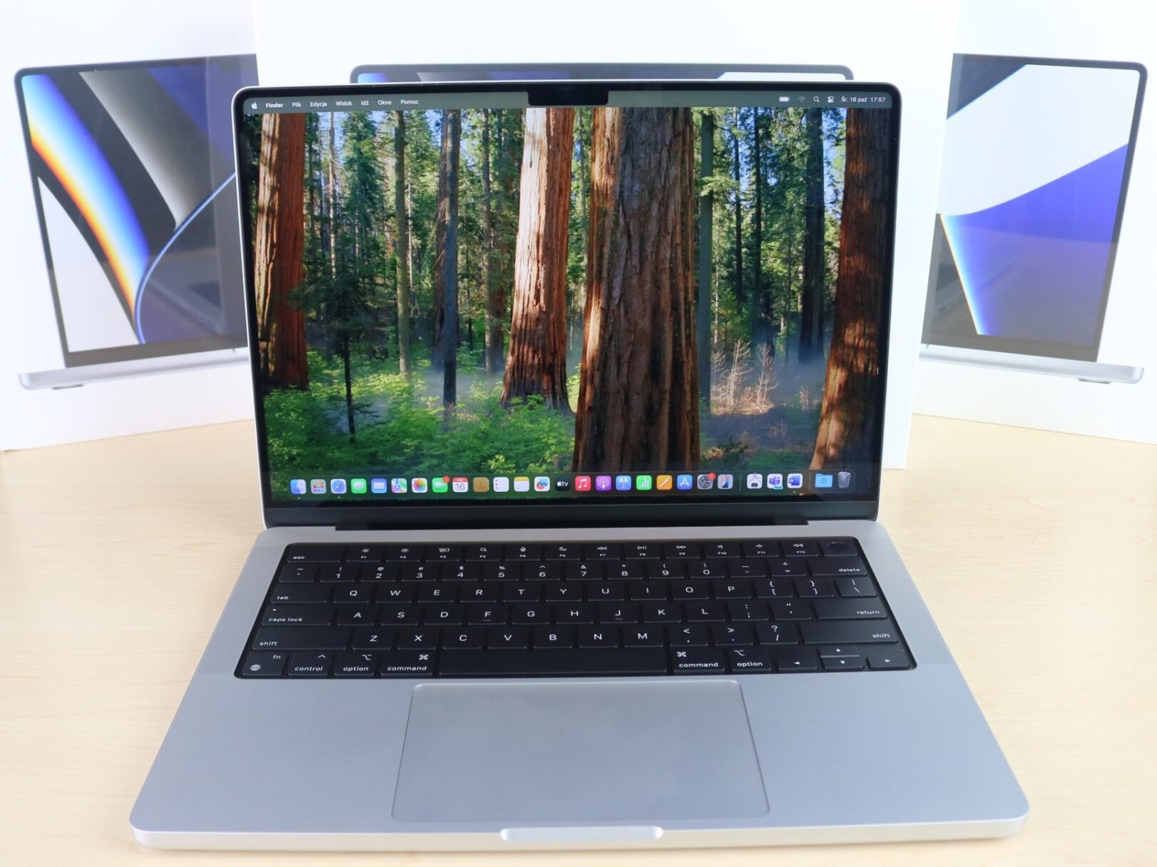 Apple MacBook Pro A2442